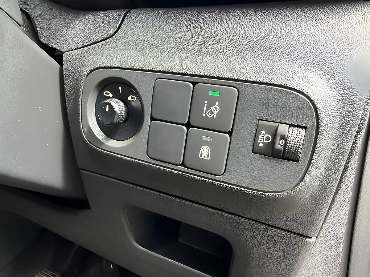 Used 2017 Citroen C3 Flair White - Interior and Exterior details 18