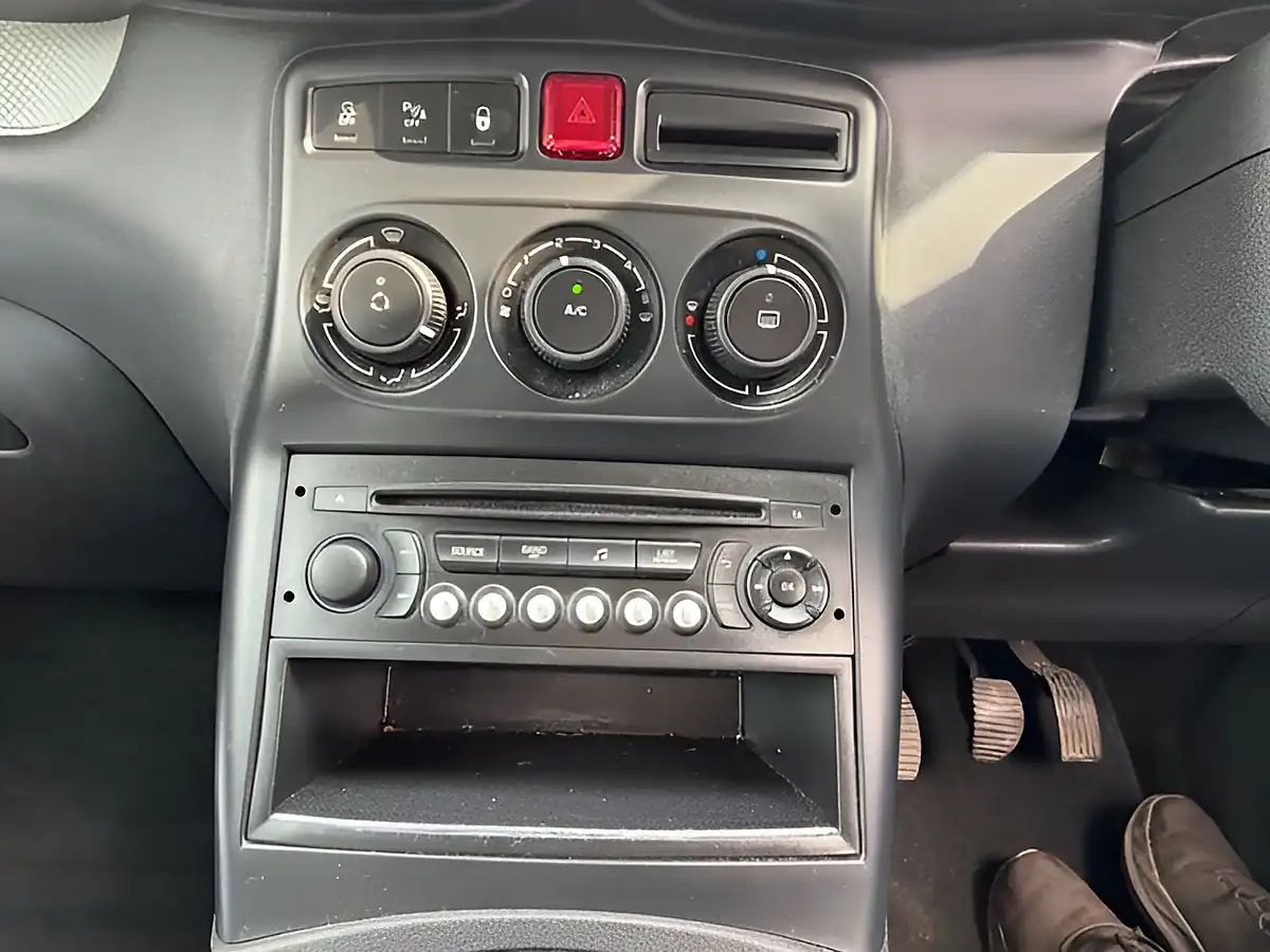 Used 2017 Citroen C3 Picasso Edition Grey - Interior and Exterior details 11