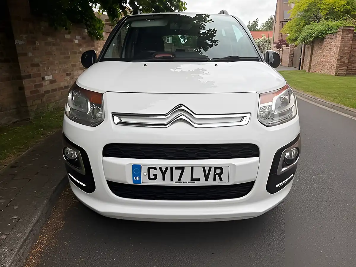 Used 2017 Citroen C3 Picasso Edition White - Interior and Exterior details 16