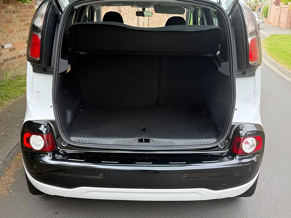 Used 2017 Citroen C3 Picasso Edition White - Interior and Exterior details 17
