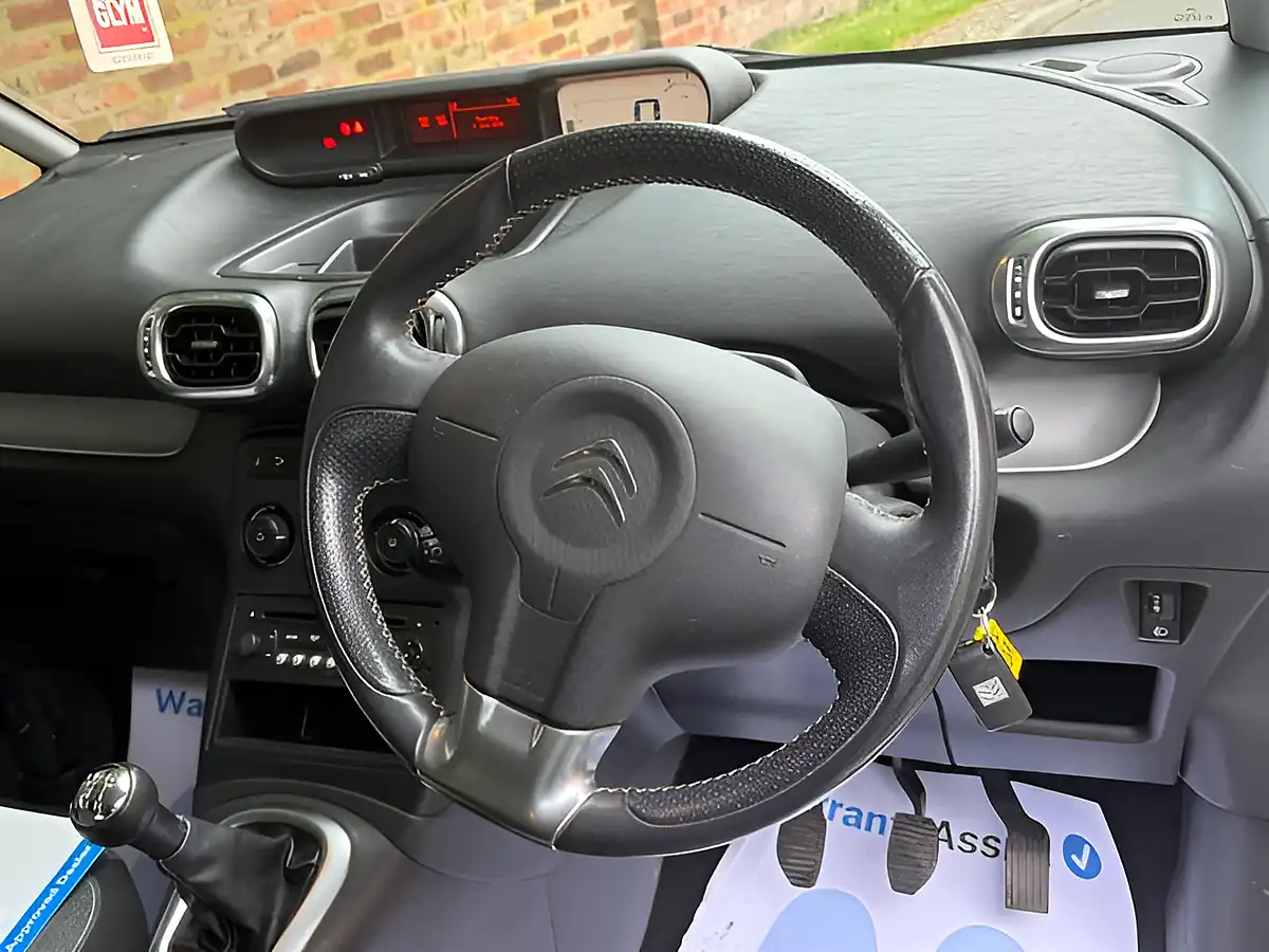 Used 2017 Citroen C3 Picasso Edition White - Interior and Exterior details 3