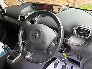 Used 2017 Citroen C3 Picasso Edition White - Interior and Exterior details 6