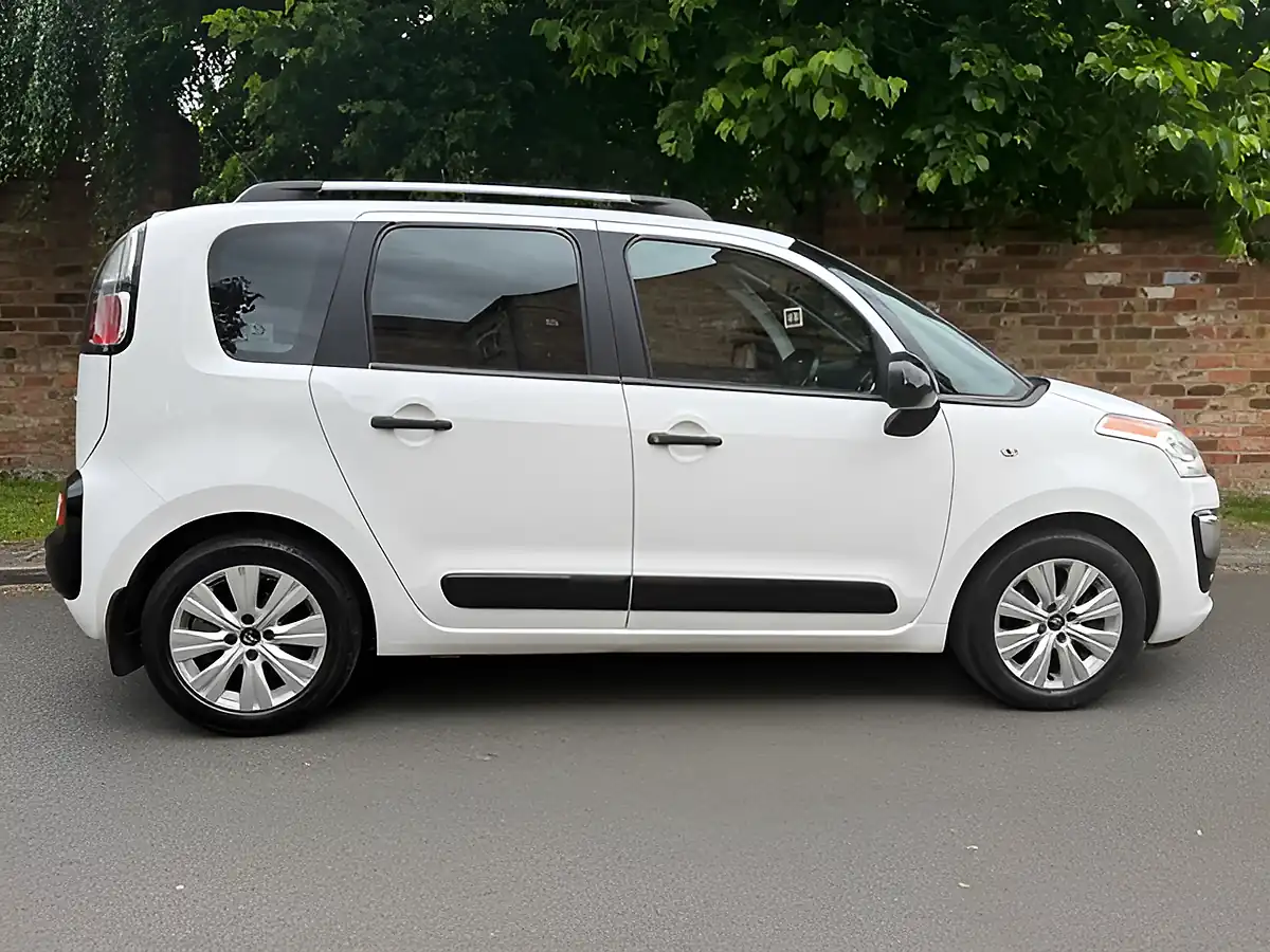 Used 2017 Citroen C3 Picasso Edition White - Interior and Exterior details 7