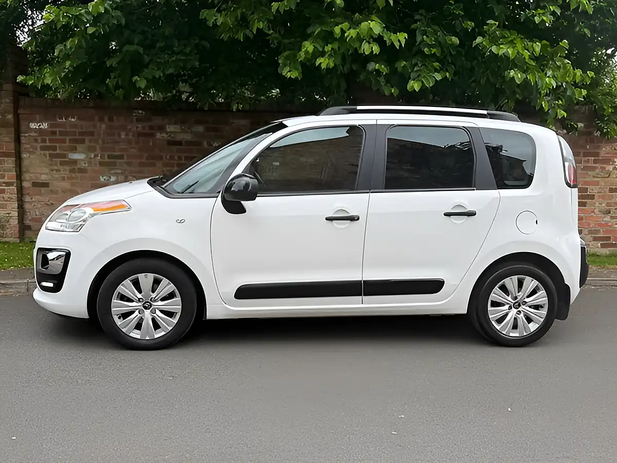 Used 2017 Citroen C3 Picasso Edition White - Interior and Exterior details 8