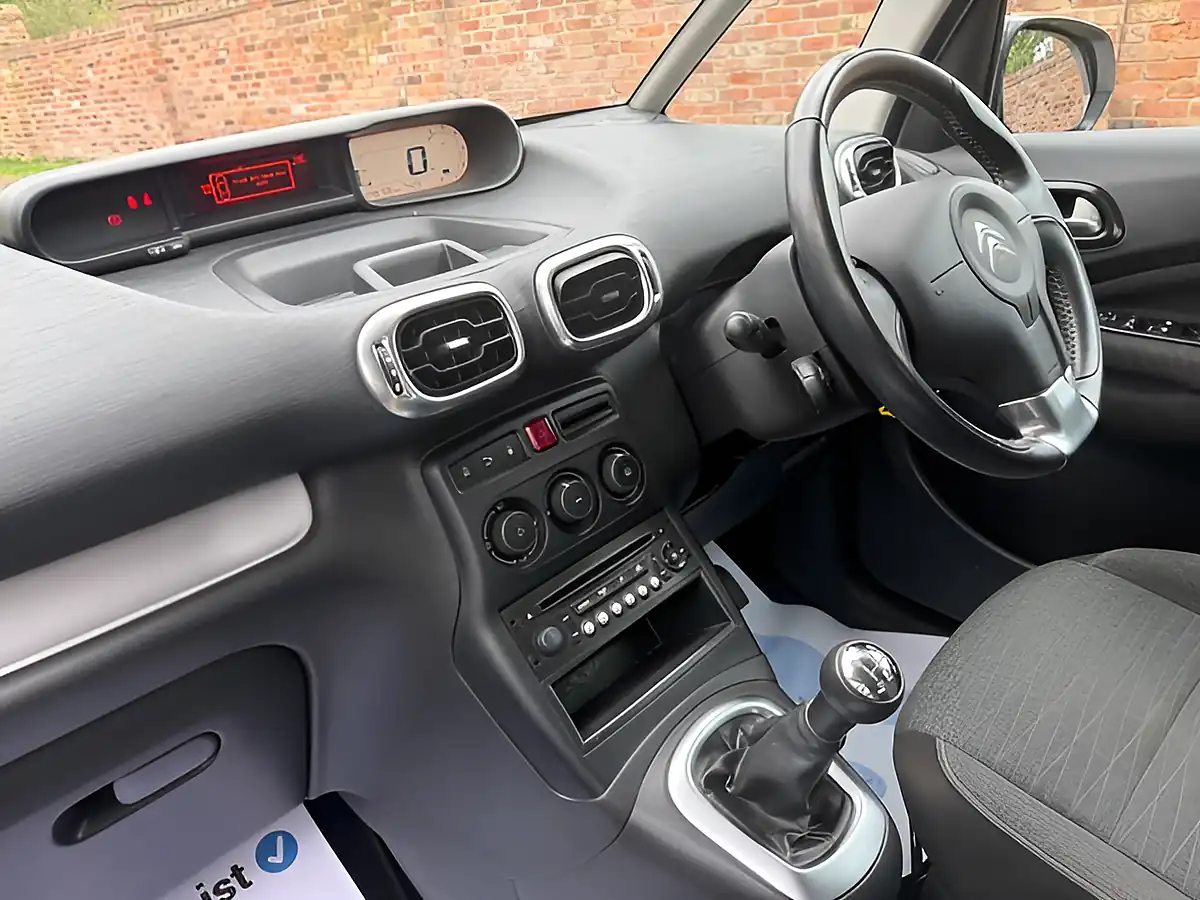 Used 2017 Citroen C3 Picasso Edition White - Interior and Exterior details 9