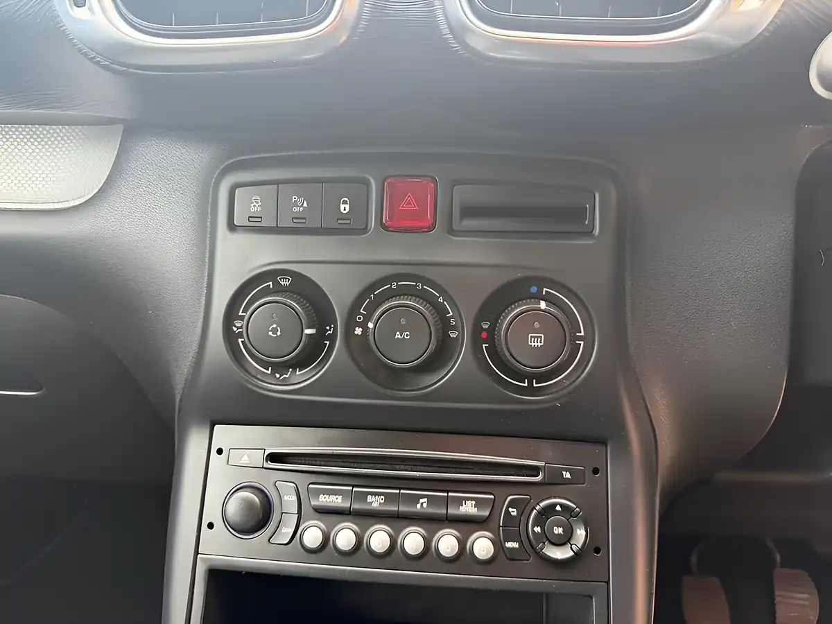 Used 2017 Citroen C3 Picasso Edition White - Interior and Exterior details 19