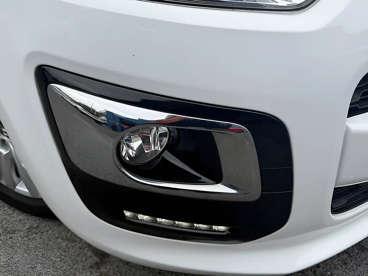 Used 2017 Citroen C3 Picasso Edition White - Interior and Exterior details 5