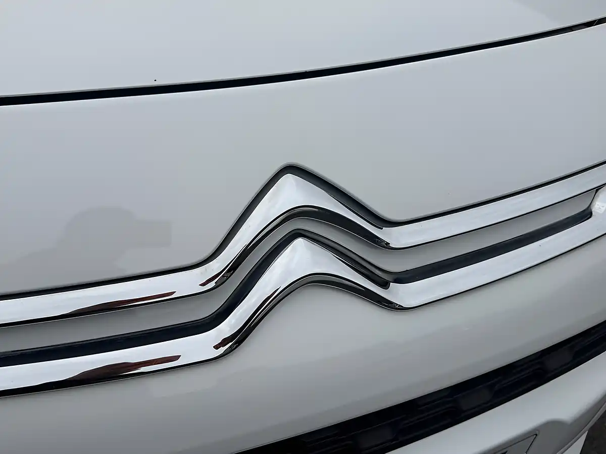 Used 2017 Citroen C3 Picasso Edition White - Interior and Exterior details 6