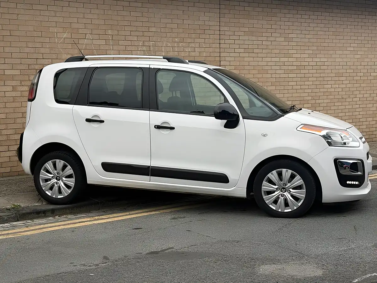 Used 2017 Citroen C3 Picasso Edition White - Interior and Exterior details 7