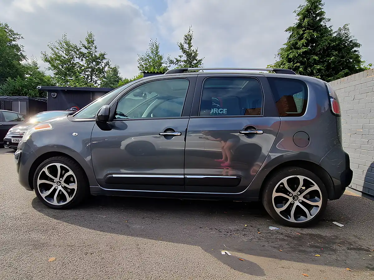 Used 2017 Citroen C3 Picasso Platinum Grey - Interior and Exterior details 6