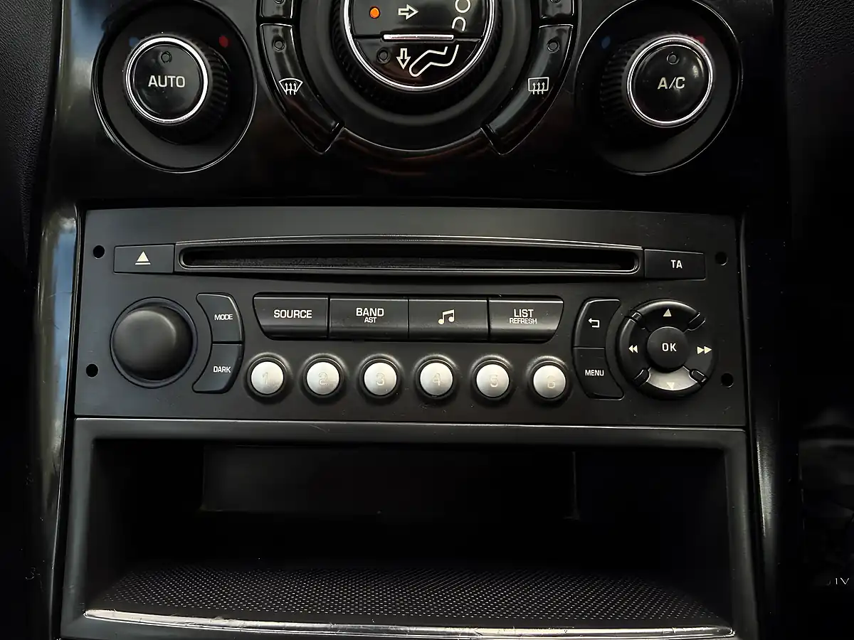 Used 2017 Citroen C3 Picasso Platinum Grey - Interior and Exterior details 15