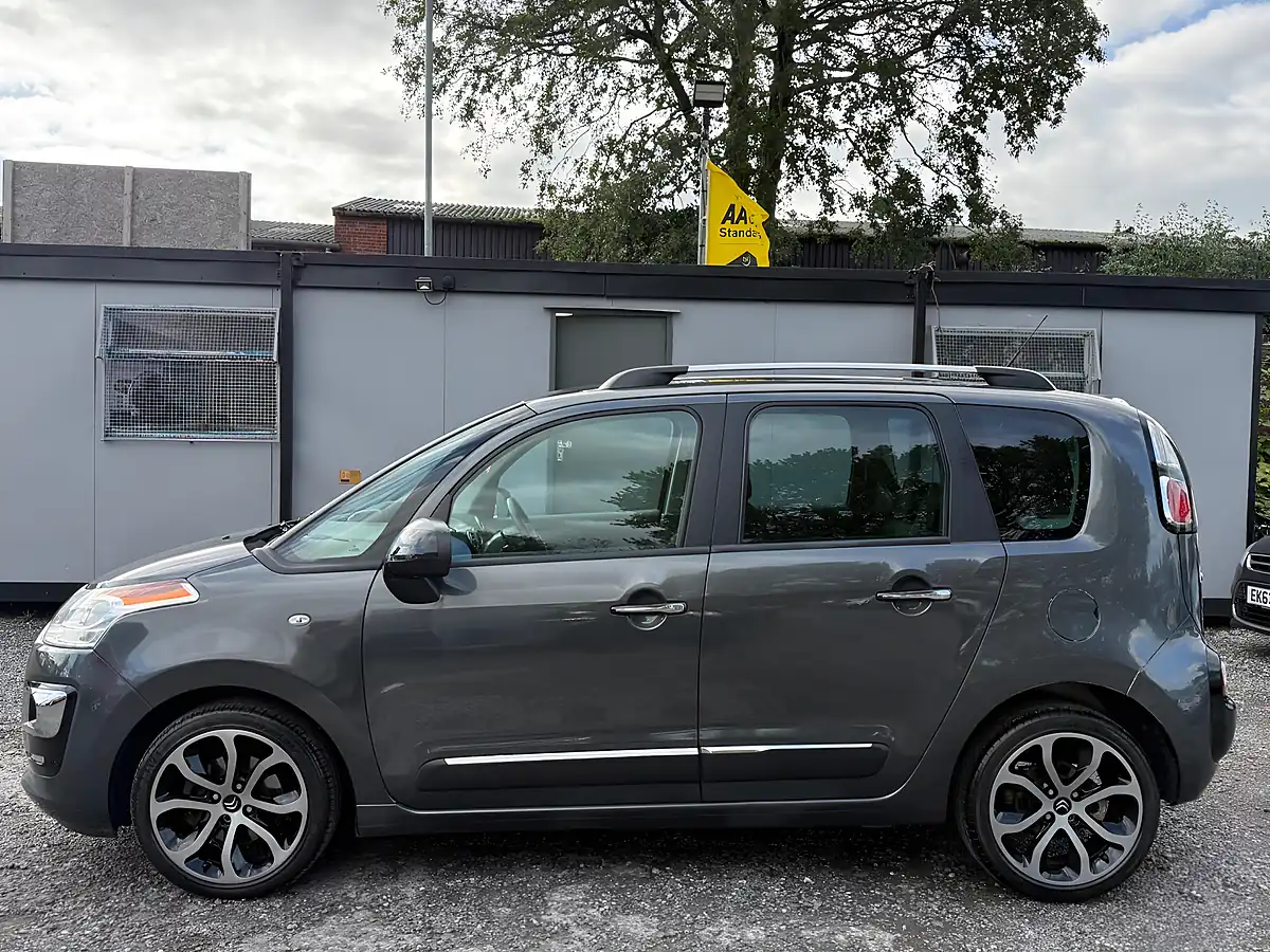 Used 2017 Citroen C3 Picasso Platinum Grey - Interior and Exterior details 4