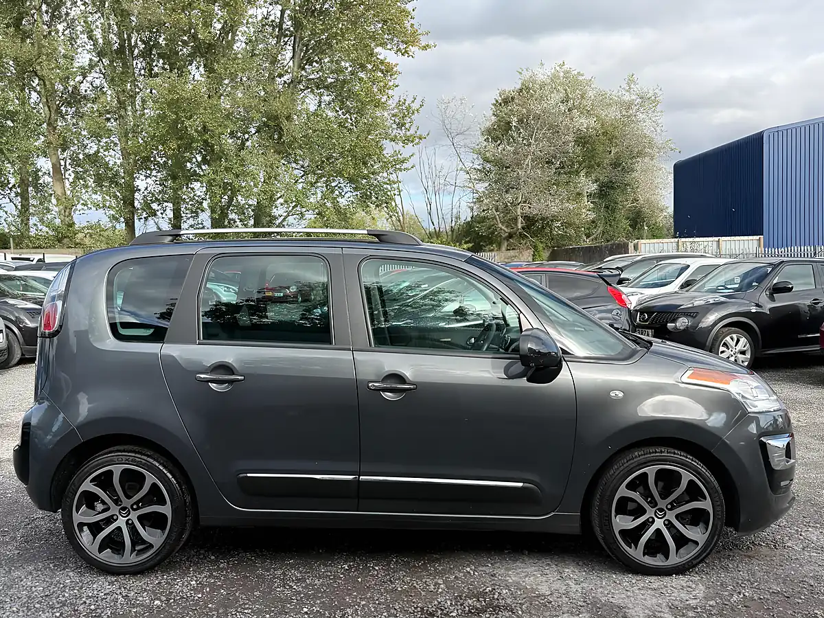 Used 2017 Citroen C3 Picasso Platinum Grey - Interior and Exterior details 9