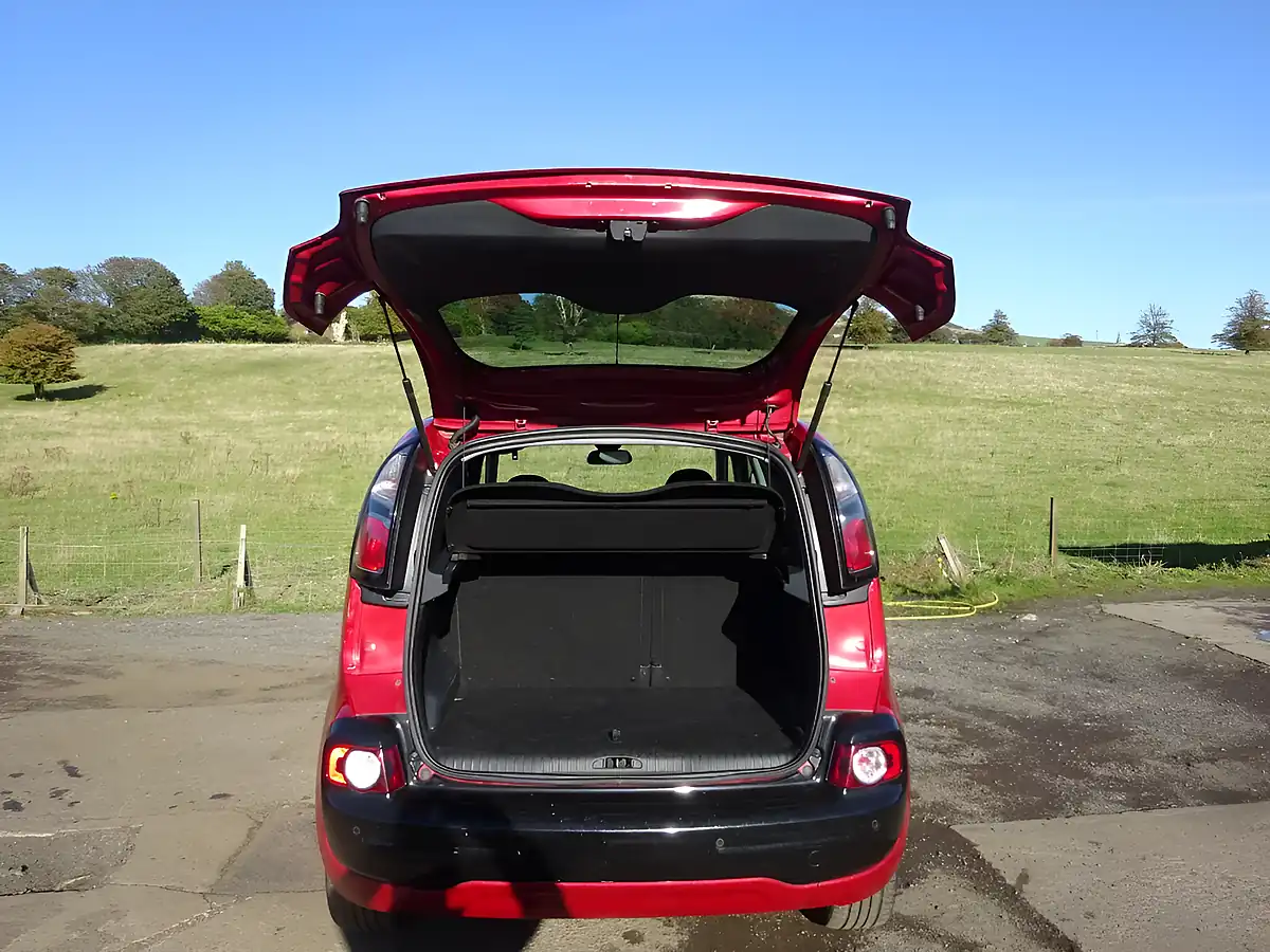 Used 2017 Citroen C3 Picasso Platinum Red - Interior and Exterior details 15