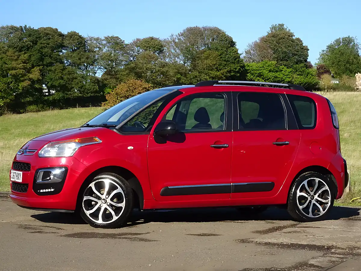 Used 2017 Citroen C3 Picasso Platinum Red - Interior and Exterior details 4