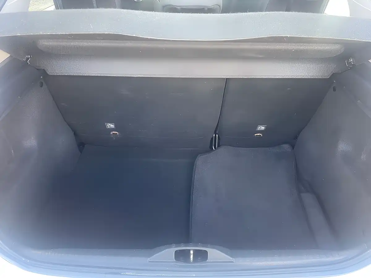 Used 2017 Citroen C3 Touch White - Interior and Exterior details 7