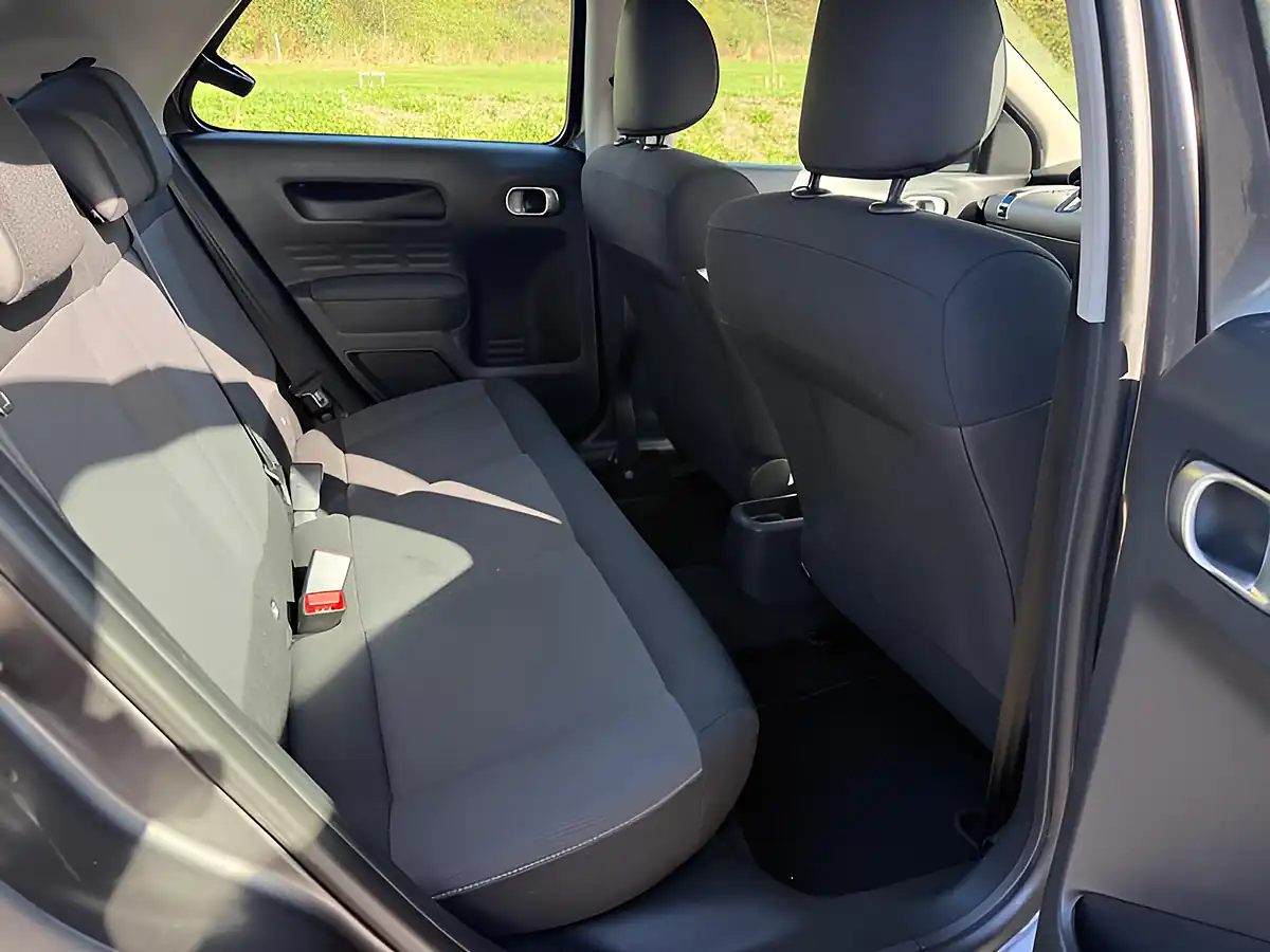 Used 2017 Citroen C4 Cactus Feel Grey - Interior and Exterior details 14