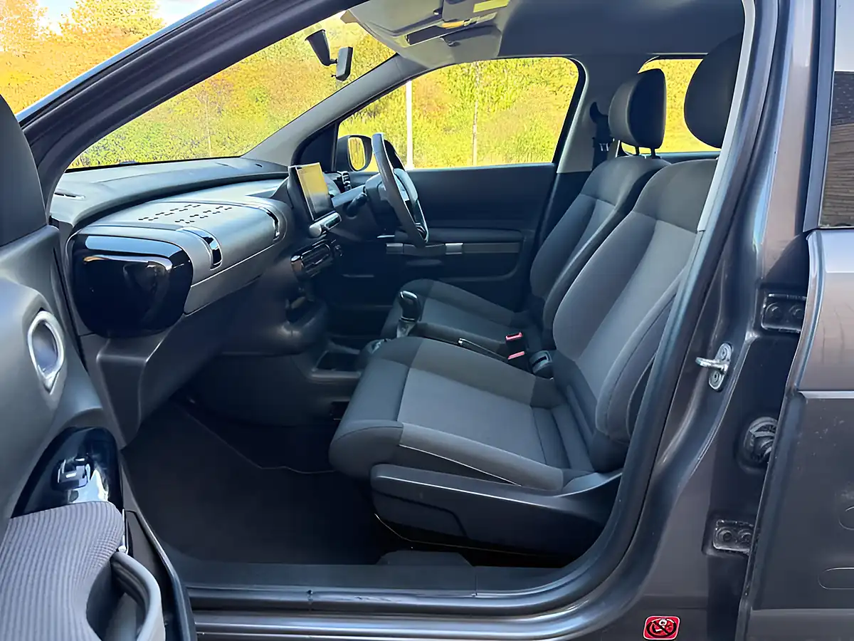Used 2017 Citroen C4 Cactus Feel Grey - Interior and Exterior details 6