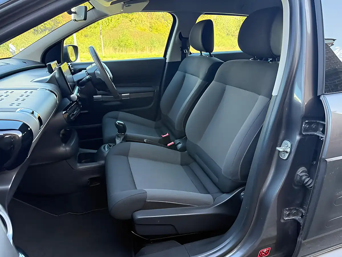 Used 2017 Citroen C4 Cactus Feel Grey - Interior and Exterior details 9