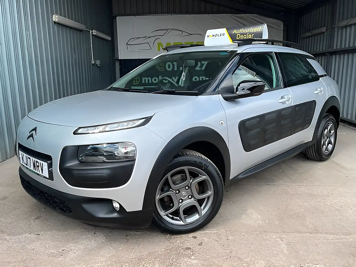 Used 2017 Citroen C4 Cactus Feel Silver - Front View