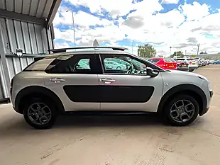 Used 2017 Citroen C4 Cactus Feel Silver - Interior and Exterior details 7