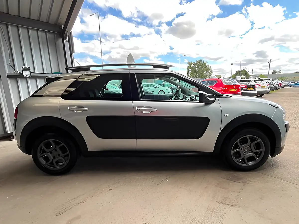 Used 2017 Citroen C4 Cactus Feel Silver - Interior and Exterior details 7