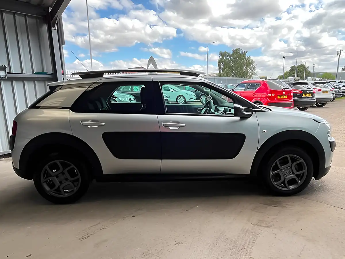 Used 2017 Citroen C4 Cactus Feel Silver - Interior and Exterior details 9