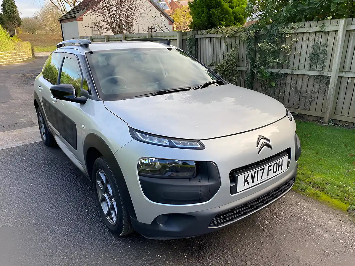 Used 2017 Citroen C4 Cactus Feel Silver - Front View