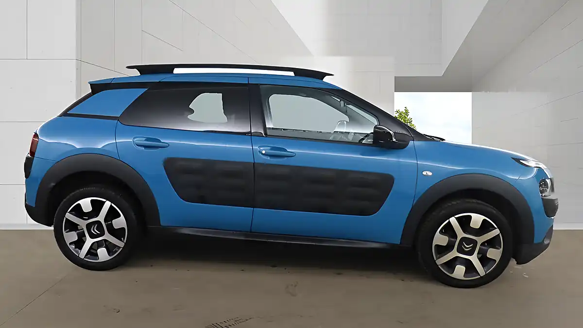 Used 2017 Citroen C4 Cactus Flair Blue - Interior and Exterior details 5