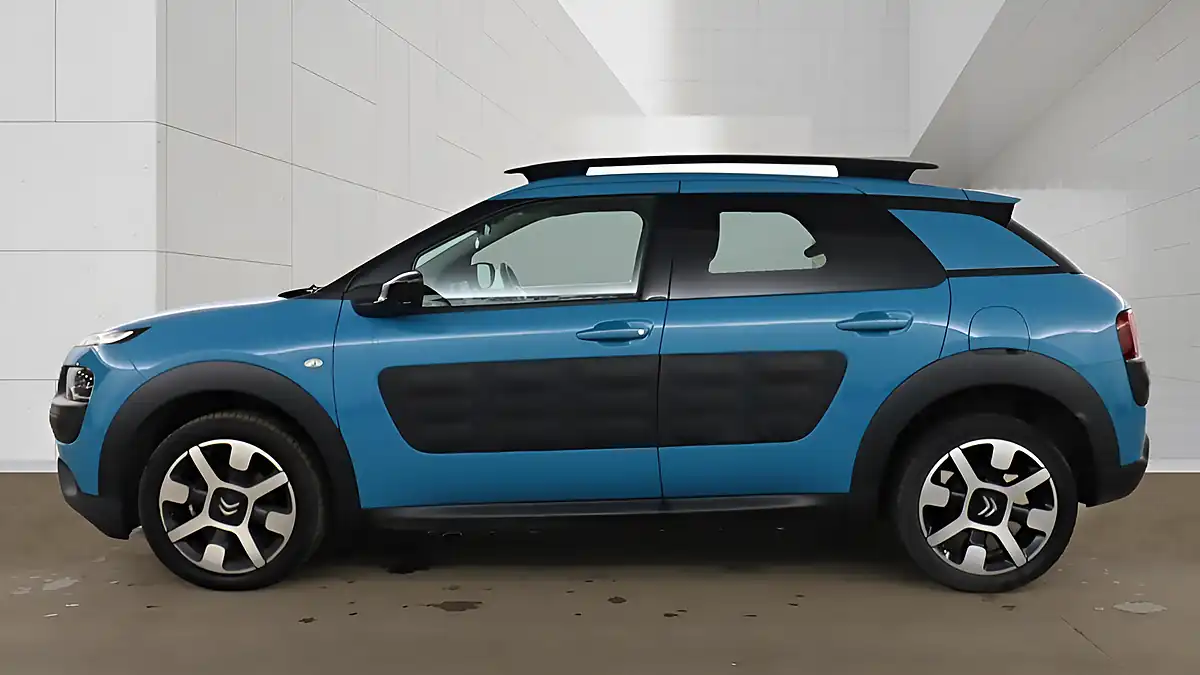 Used 2017 Citroen C4 Cactus Flair Blue - Interior and Exterior details 6