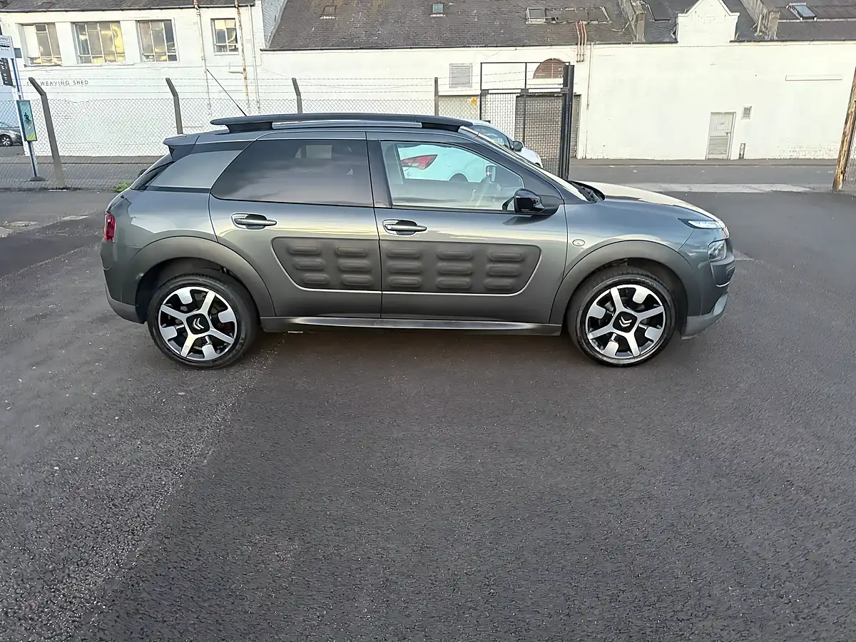 Used 2017 Citroen C4 Cactus Flair Grey - Interior and Exterior details 4