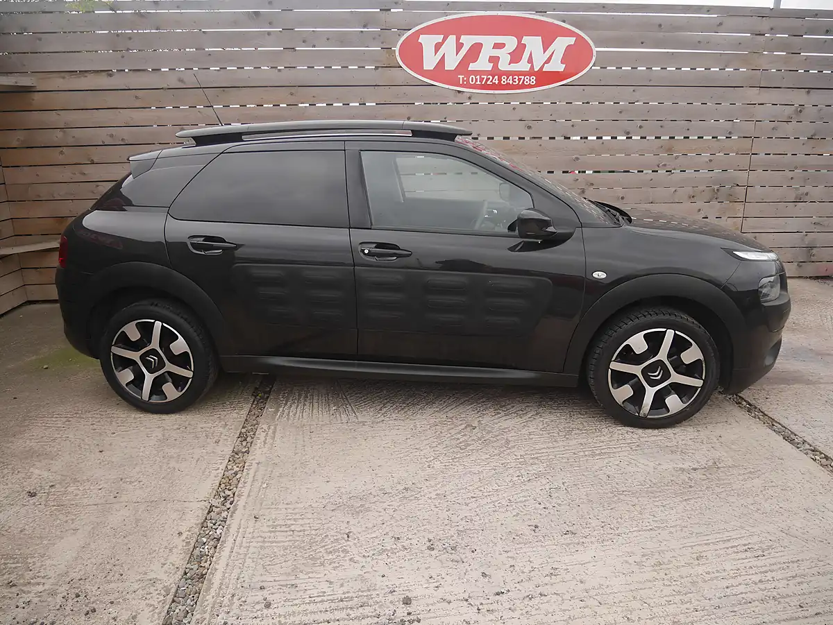 Used 2017 Citroen C4 Cactus Flair Obsidian Black - Interior and Exterior details 7