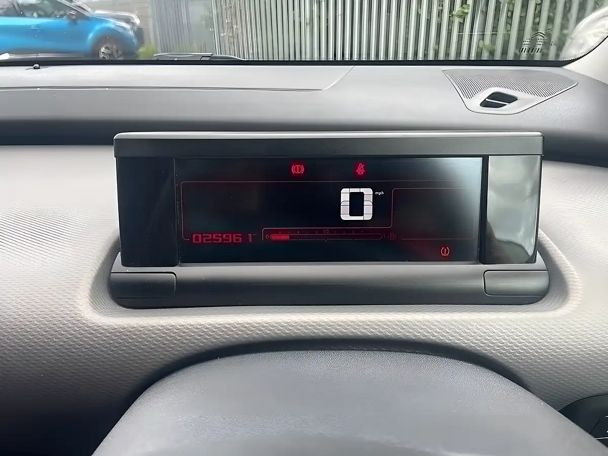 Used 2017 Citroen C4 Cactus Flair Silver - Interior and Exterior details 14