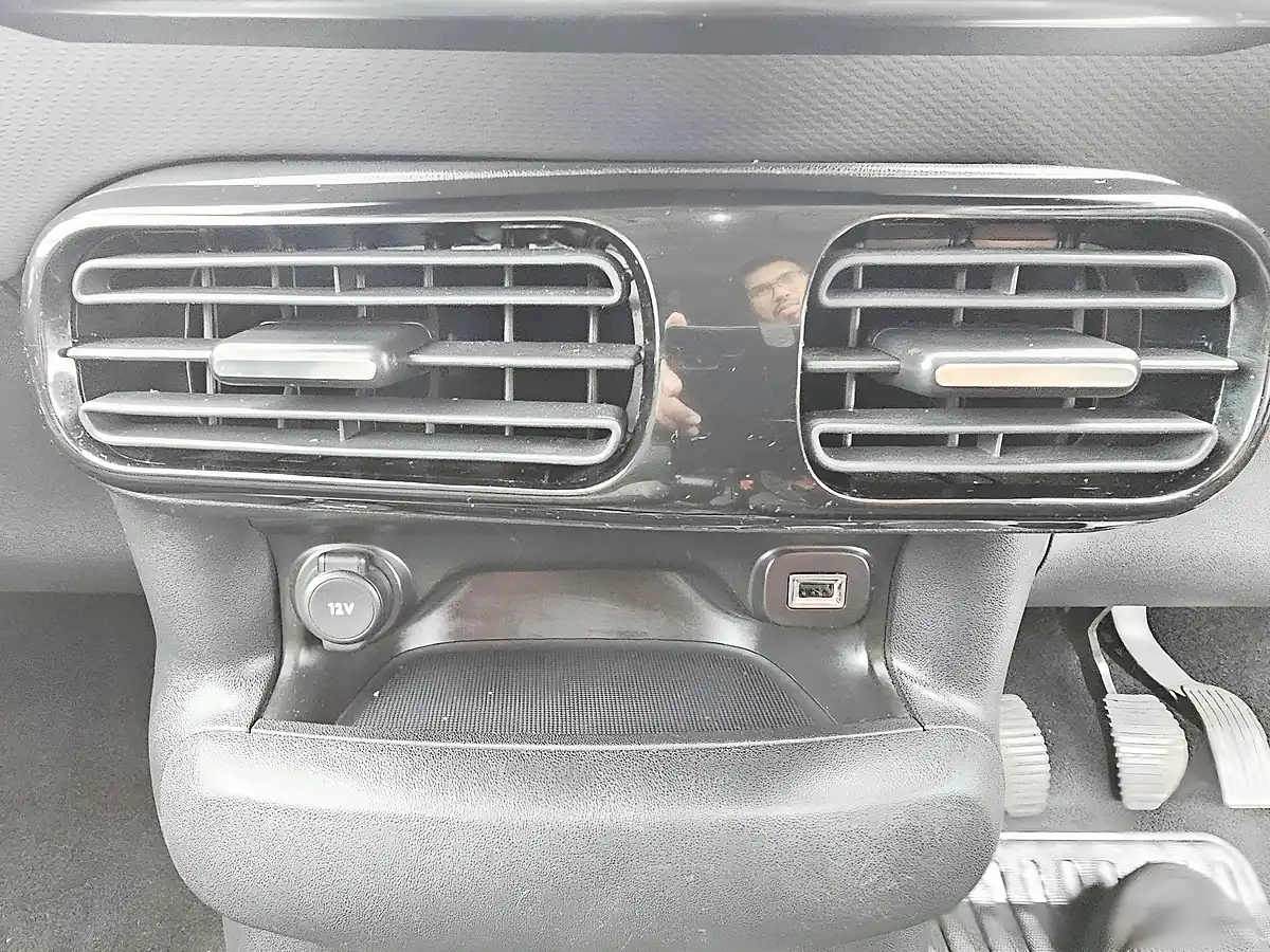 Used 2017 Citroen C4 Cactus Flair White - Interior and Exterior details 12