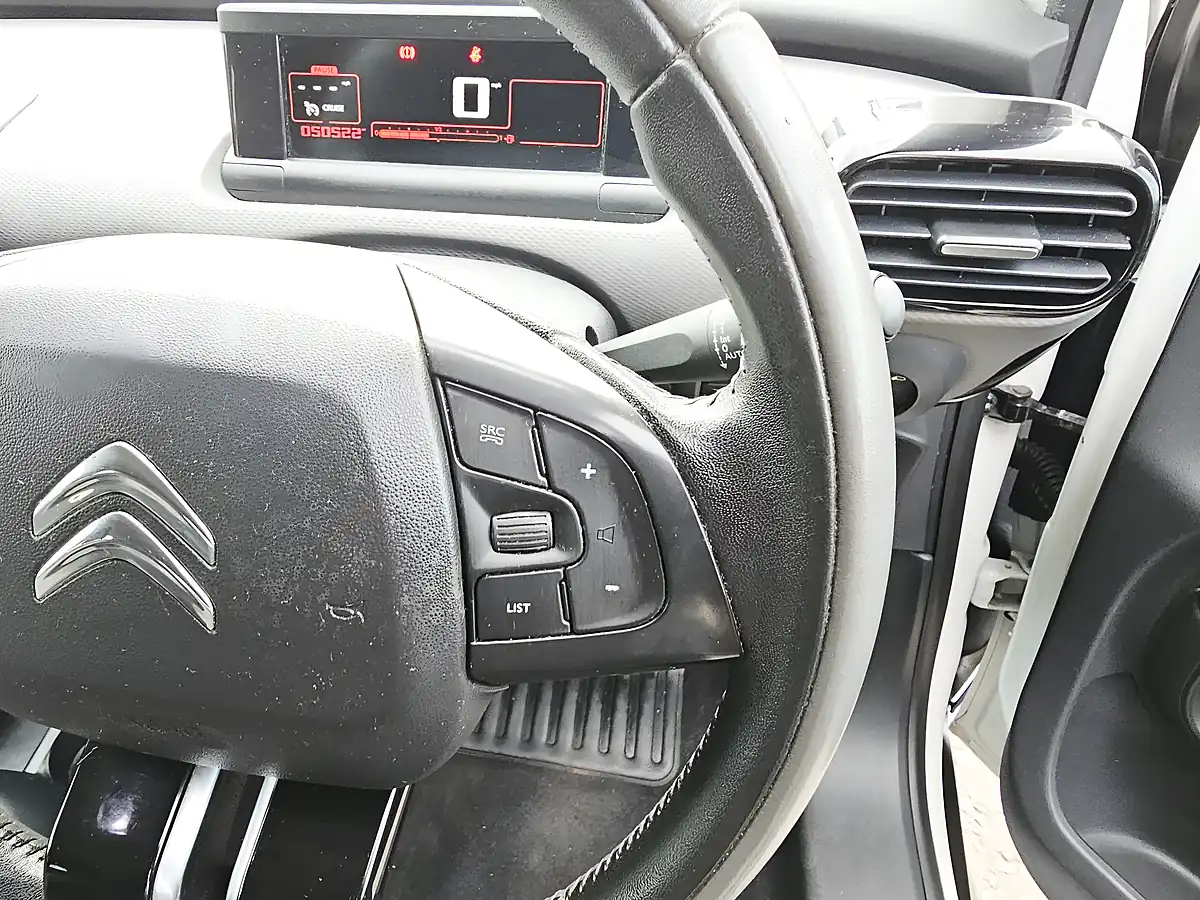 Used 2017 Citroen C4 Cactus Flair White - Interior and Exterior details 14