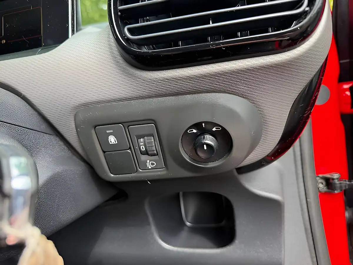 Used 2017 Citroen C4 Cactus Rip Curl Red - Interior and Exterior details 20