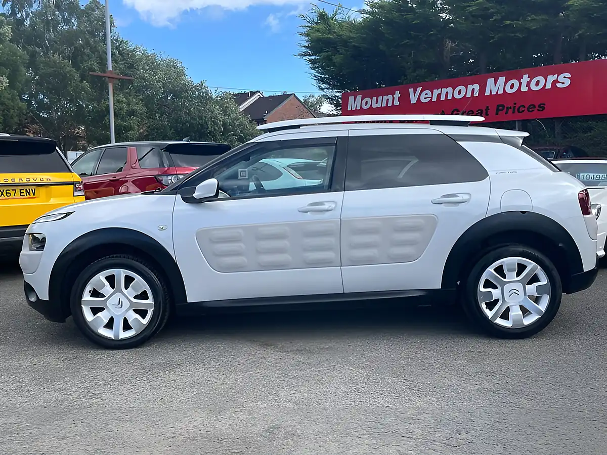 Used 2017 Citroen C4 Cactus W White - Interior and Exterior details 6