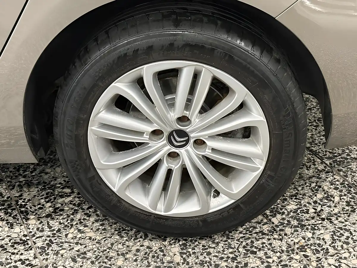 Used 2017 Citroen C4 Flair Grey - Interior and Exterior details 16