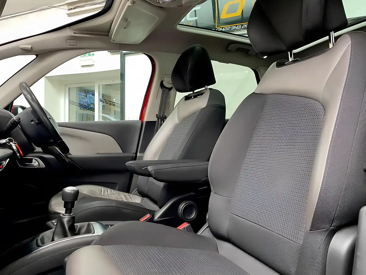 Used 2017 Citroen C4 Picasso Flair Red - Interior and Exterior details 17