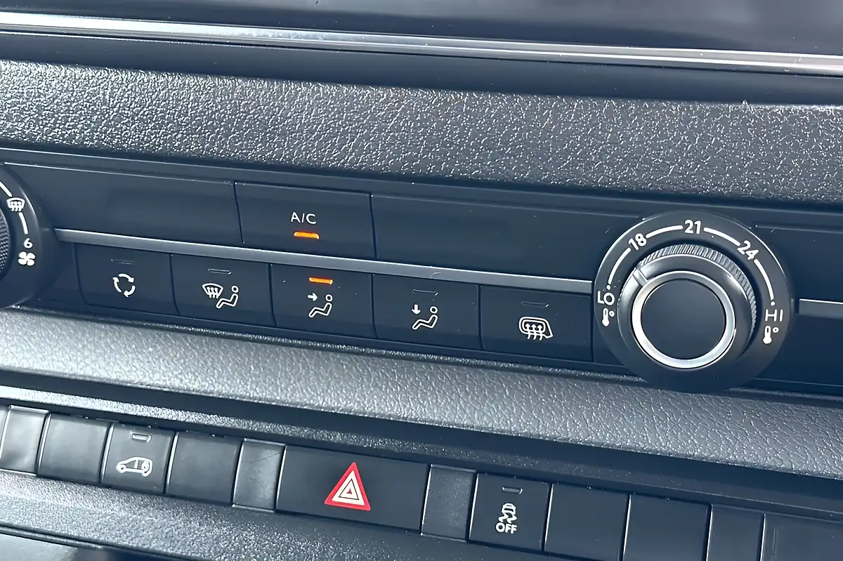 Used 2017 Citroen Dispatch Enterprise M Black - Interior and Exterior details 18