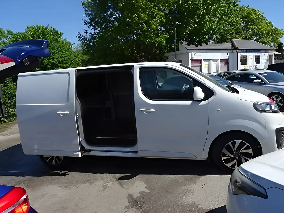 Used 2017 Citroen Dispatch Enterprise Plus M White - Interior and Exterior details 14