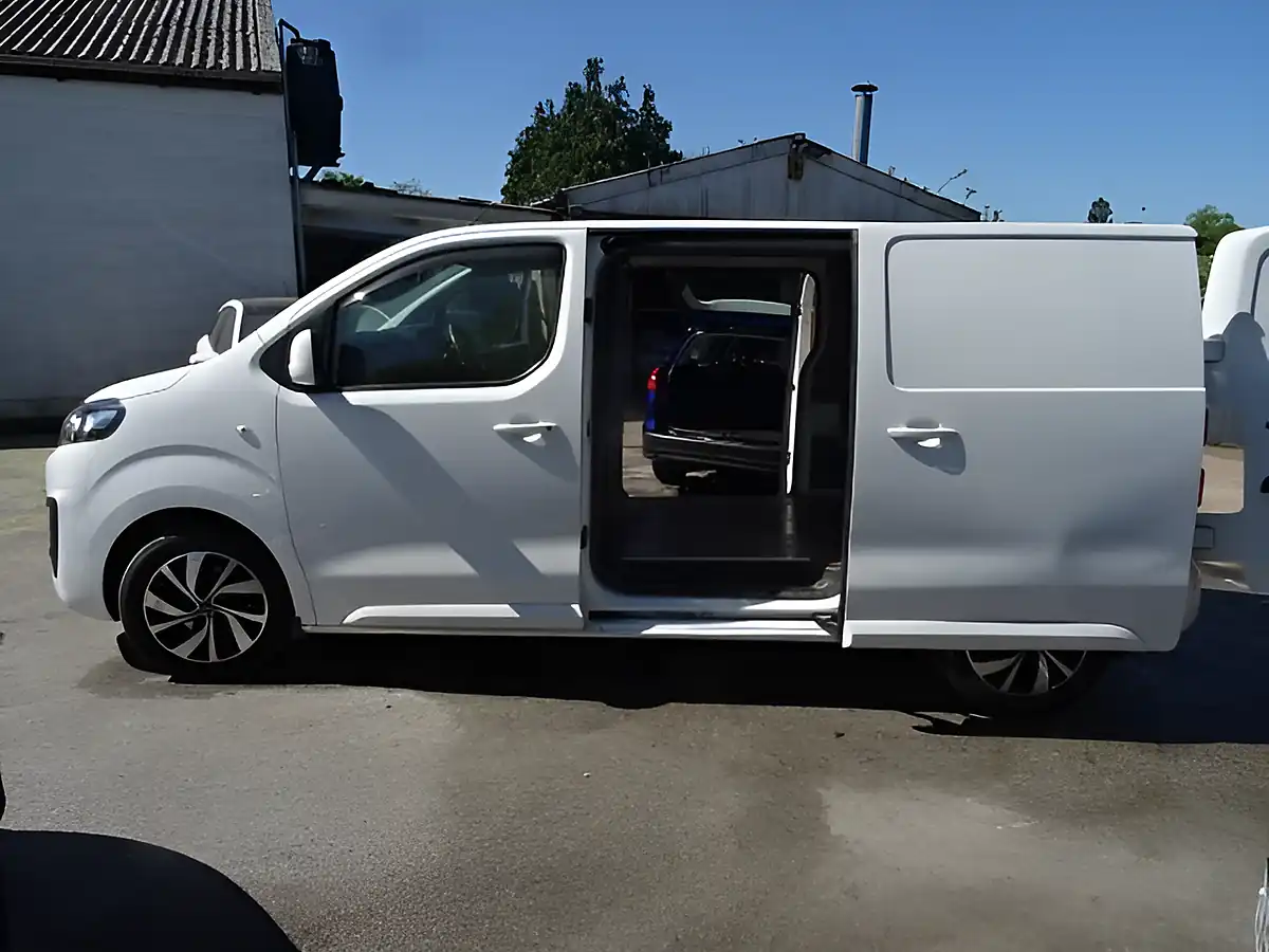 Used 2017 Citroen Dispatch Enterprise Plus M White - Interior and Exterior details 9