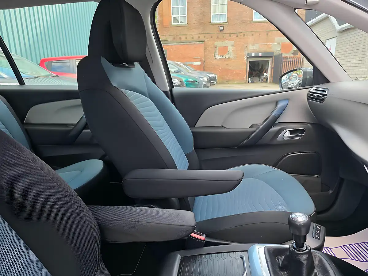 Used 2017 Citroen Grand C4 Picasso Feel Grey - Interior and Exterior details 11