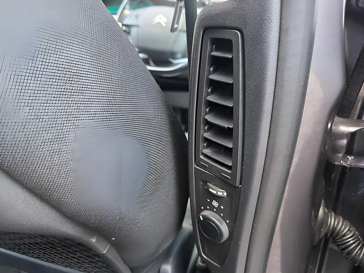 Used 2017 Citroen Grand C4 Picasso Feel Grey - Interior and Exterior details 13