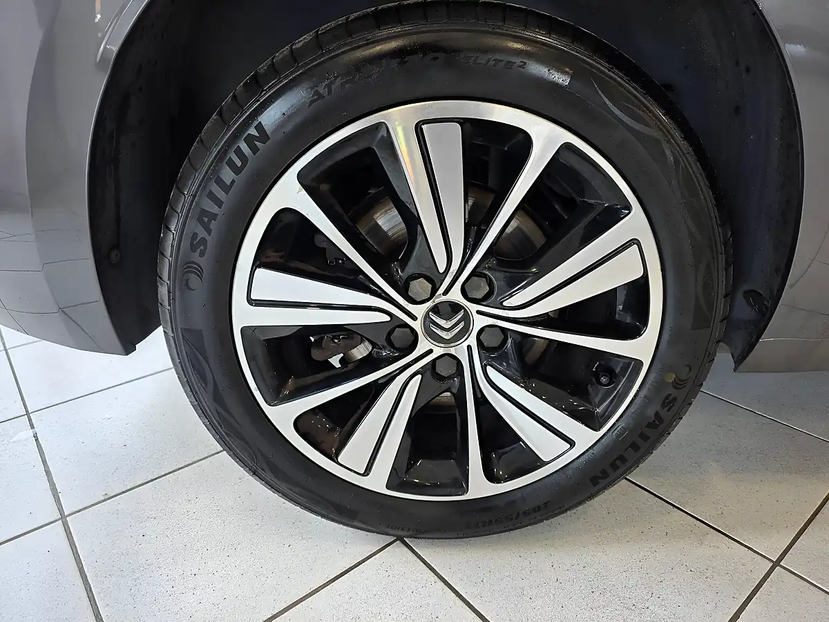 Used 2017 Citroen Grand C4 Picasso Feel Grey - Interior and Exterior details 15