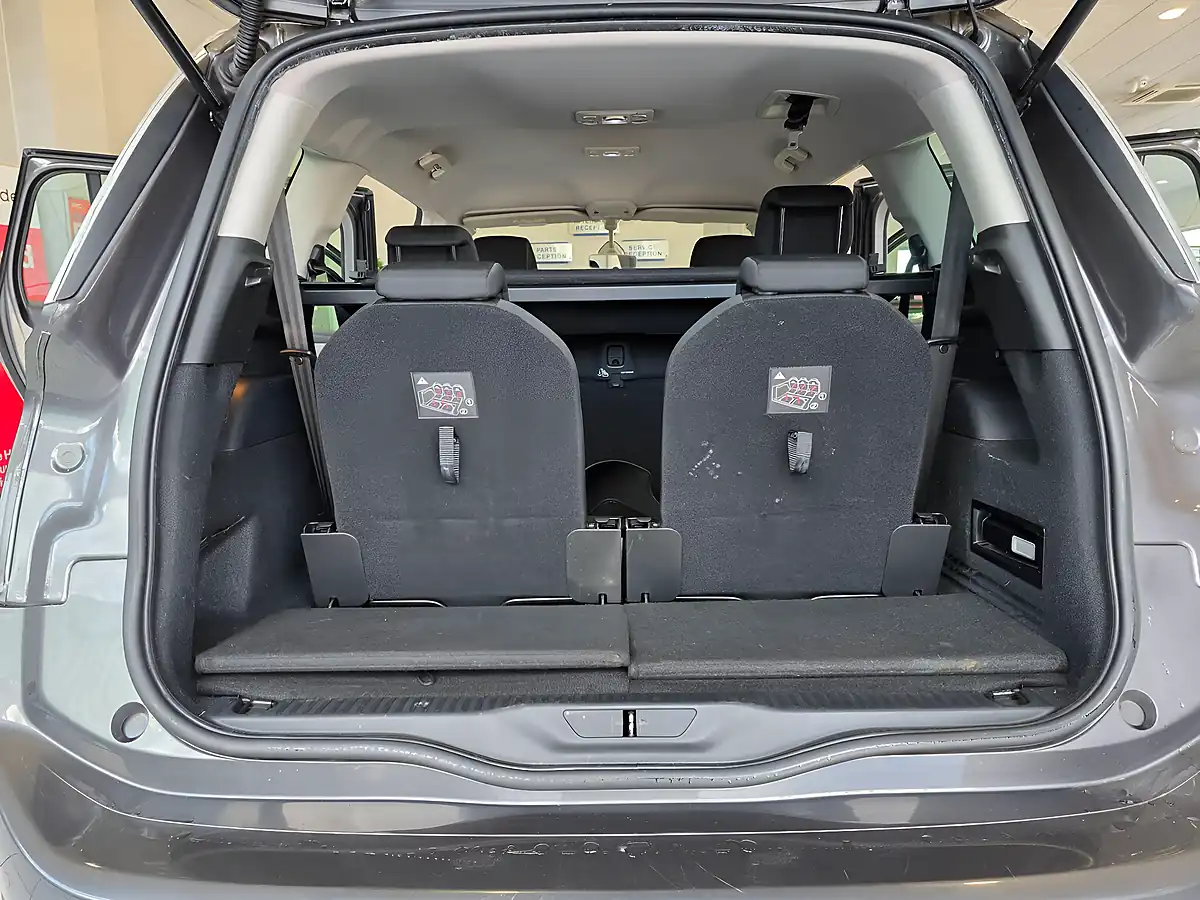 Used 2017 Citroen Grand C4 Picasso Feel Grey - Interior and Exterior details 16