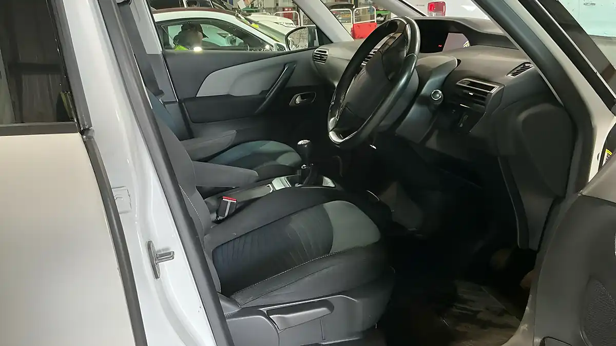 Used 2017 Citroen Grand C4 Picasso Feel White - Interior and Exterior details 11