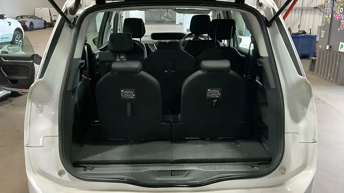 Used 2017 Citroen Grand C4 Picasso Feel White - Interior and Exterior details 9