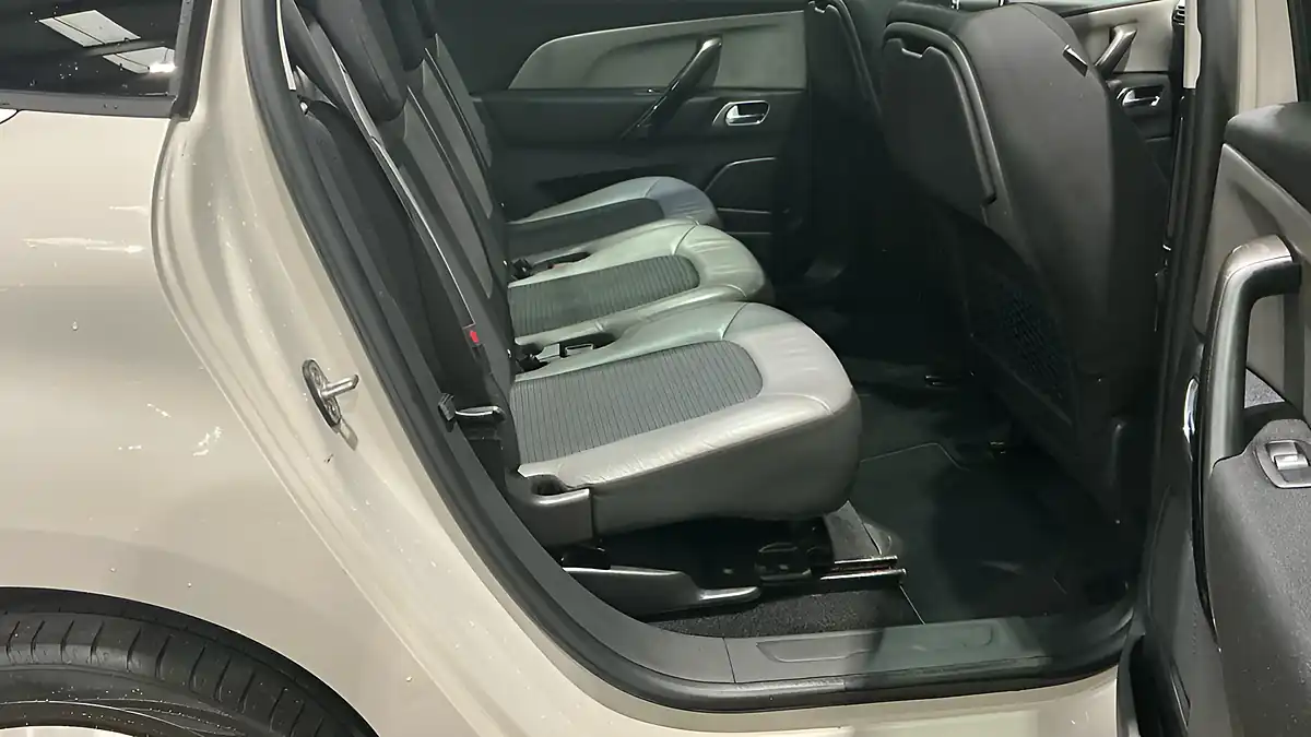 Used 2017 Citroen Grand C4 Picasso Flair Beige - Interior and Exterior details 10