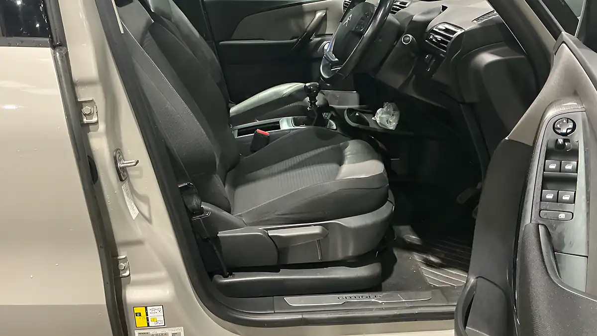 Used 2017 Citroen Grand C4 Picasso Flair Beige - Interior and Exterior details 11